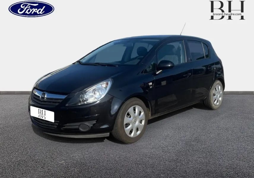 Opel Corsa noire vue en 3/4 avant droit, compacte cinq portes avec jantes acier et phares larges.