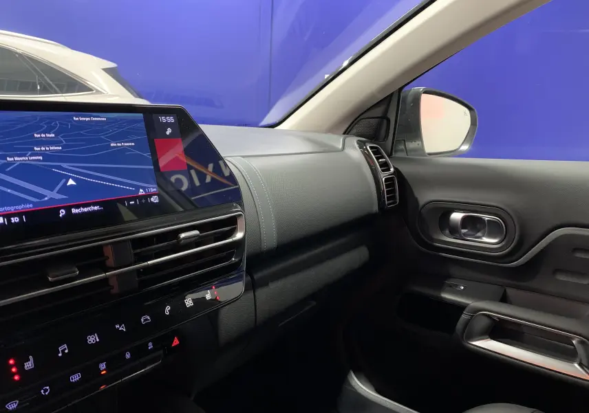 Affichage du tableau de bord du Citroën C5 Aircross hybride 2024 montrant le mode de conduite "Normal" en surbrillance.