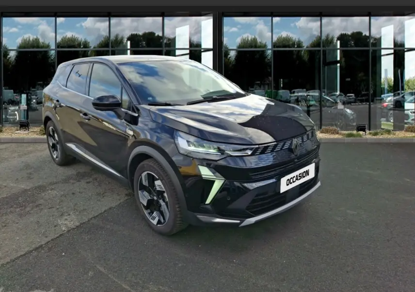 Renault Symbioz noir en 3/4 avant droit, SUV hybride avec calandre moderne et jantes stylisées.