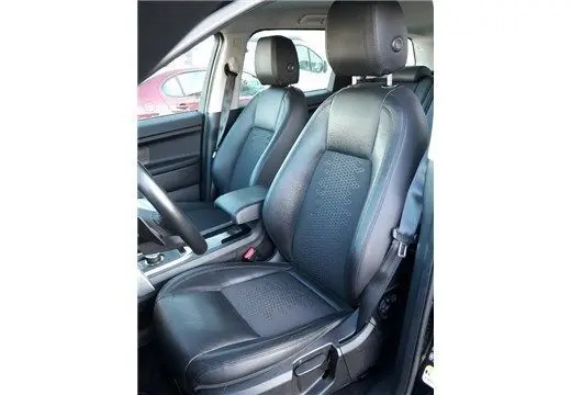 Intérieur du Land Rover Discovery Sport 2017, siège avant droit en cuir noir avec console centrale visible.