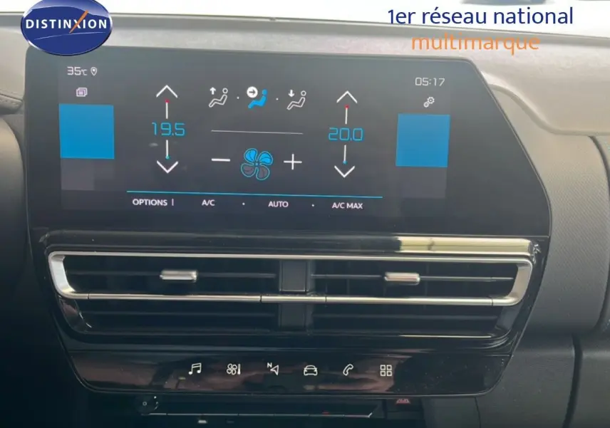 Écran tactile central du Citroën C5 Aircross noir métal 2025 montrant la climatisation automatique en fonctionnement.