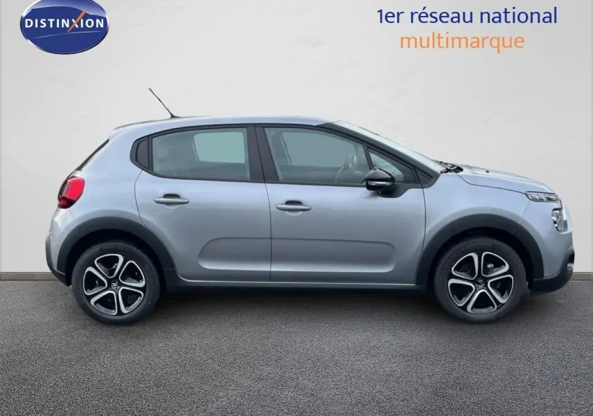 Profil droit d'une Citroën C3 2024 gris Artense métal avec jantes alliage et lignes épurées.
