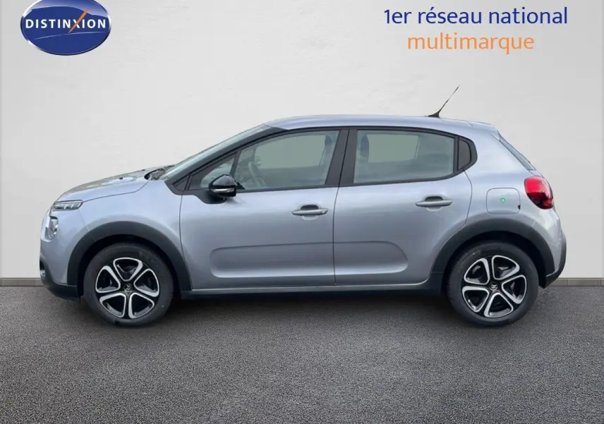 Profil droit d'une Citroën C3 2024 gris Artense métal, compacte avec jantes alliage et lignes arrondies.