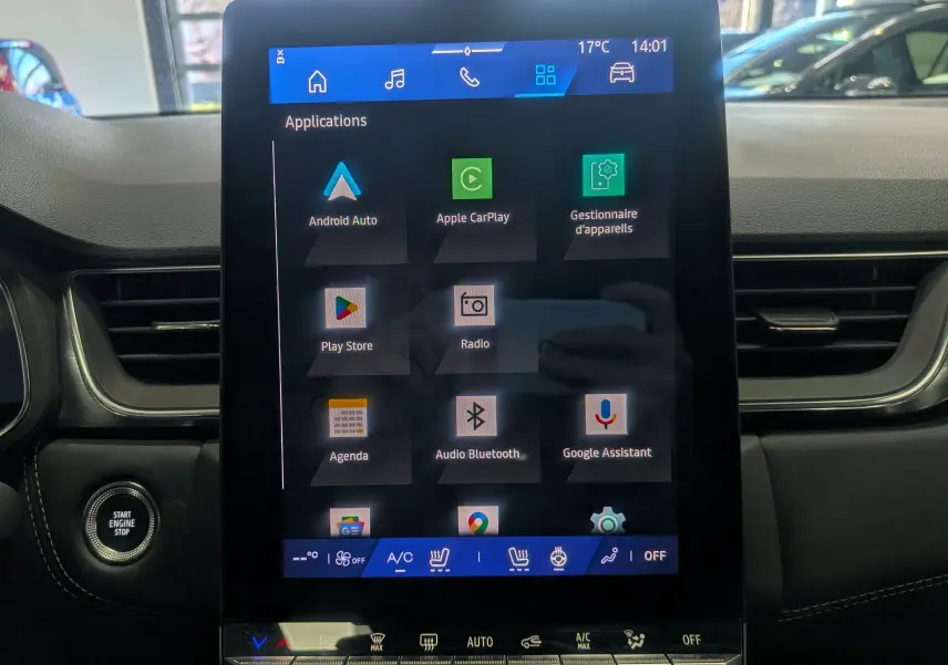 Écran tactile central du Renault Symbioz E-Tech gris Cassiopé, affichant les applications connectées et commandes climatiques.