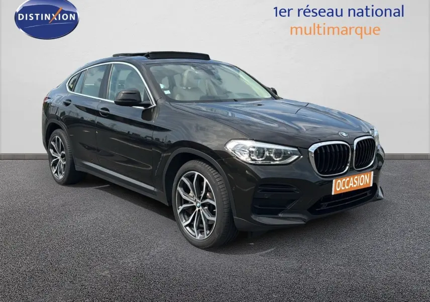 BMW X4 XDRIVE 30D Sparkling Storm Métal vue 3/4 avant droit avec jantes alliage et toit ouvrant panoramique.