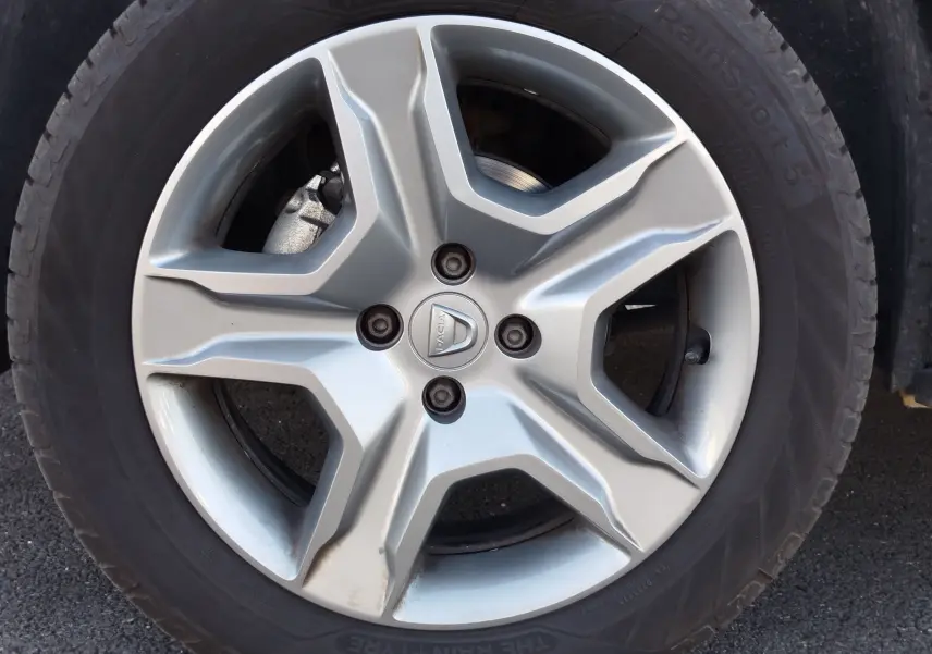 Image floutée ne permettant pas d'identifier un véhicule ou ses caractéristiques visibles.