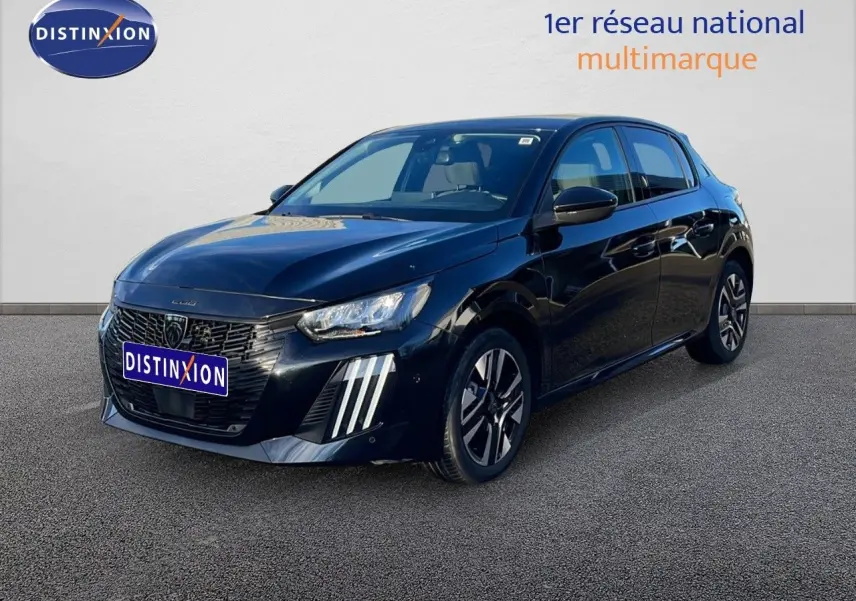 Peugeot 208 noir vue 3/4 avant droit, mettant en valeur ses phares LED et sa calandre distinctive.