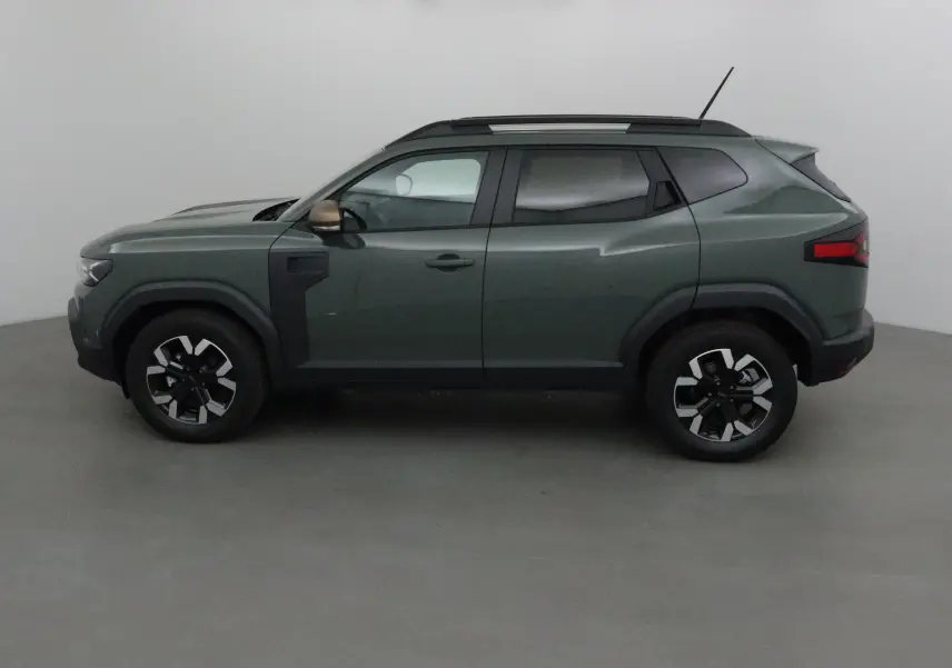 Profil côté gauche du Dacia Duster 2025 en kaki lichen, avec jantes noires et détails noirs contrastants.