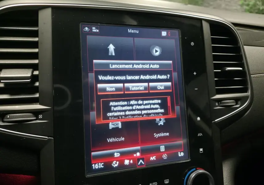 Écran tactile central du tableau de bord de la Renault Talisman Estate gris, affichant le menu Android Auto.