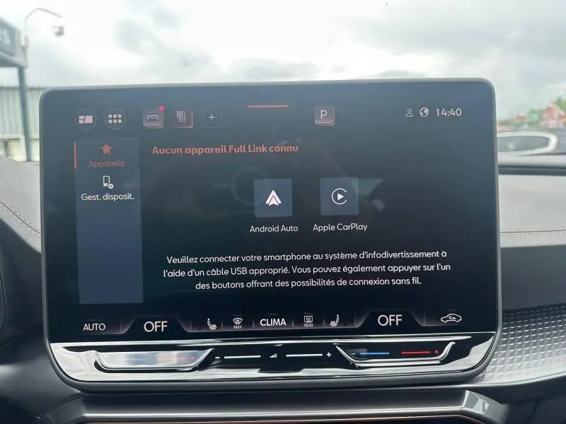 Écran tactile central du tableau de bord du CUPRA Formentor 2.0 TDI 150ch, affichant les options Android Auto et Apple CarPlay.