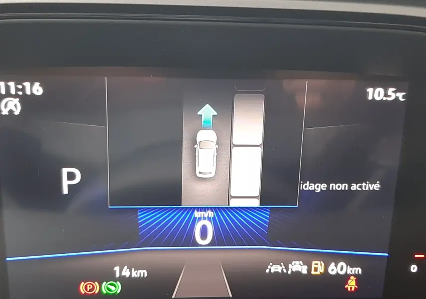 Affichage numérique du tableau de bord du Volkswagen T-Roc 1.5 TSI 2025 montrant la vitesse à 0 km/h et l'état du véhicule en mode parking.