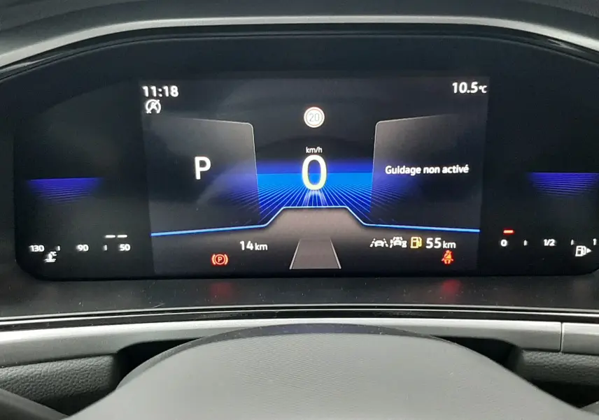 Tableau de bord numérique du Volkswagen T-Roc 2025, affichage en mode parking avec guidage non activé.