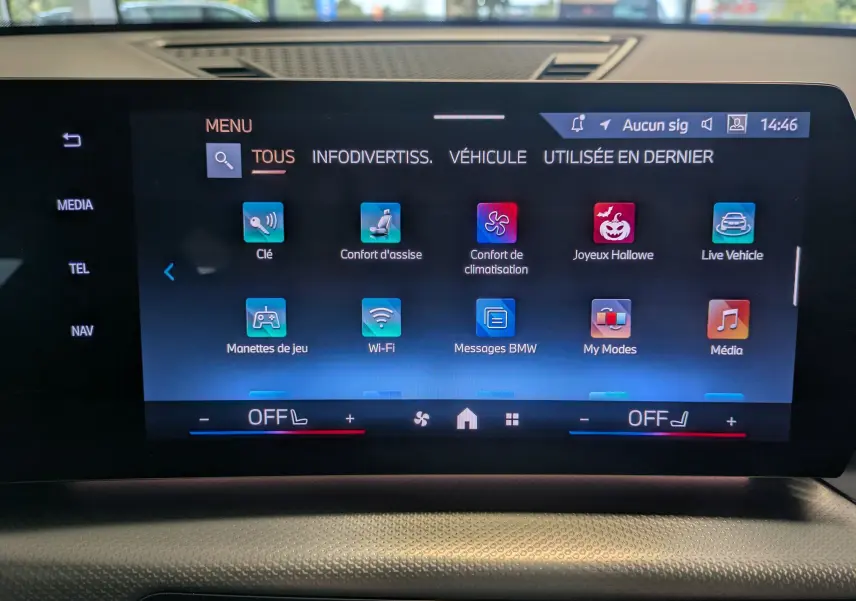 Écran tactile central du BMW X2 sDrive 18d 2025 affichant le menu multimédia et les options connectées.