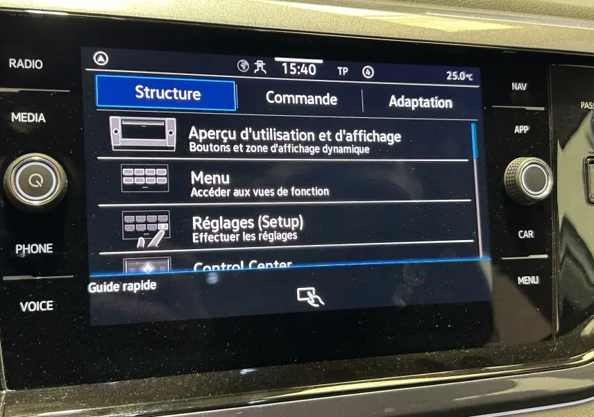 Écran tactile central du Volkswagen Taigo TSI 110 DSG7 Style 2022 affichant le menu de réglages.