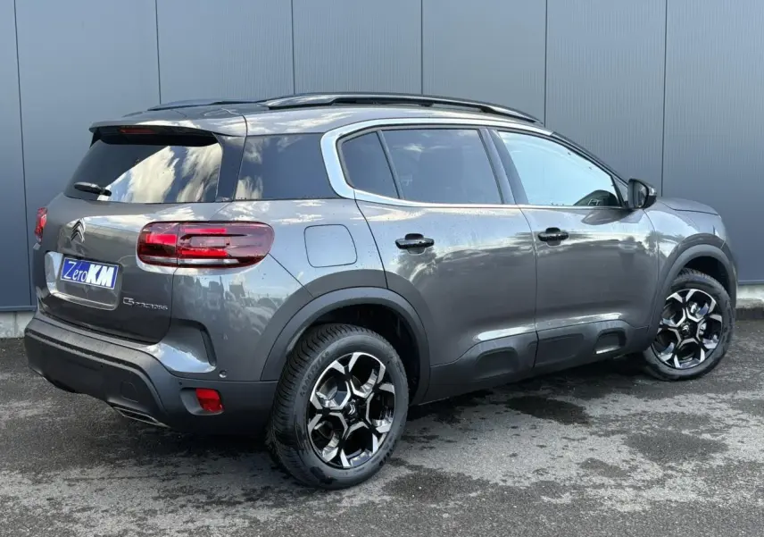Citroën C5 Aircross gris Platinium vue 3/4 arrière droit avec jantes alliage bi-ton et toit ouvrant panoramique