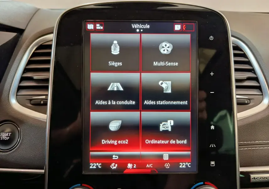 Écran tactile central du tableau de bord du Renault Espace noir 2018, affichant les options d'aide à la conduite et de stationnement.