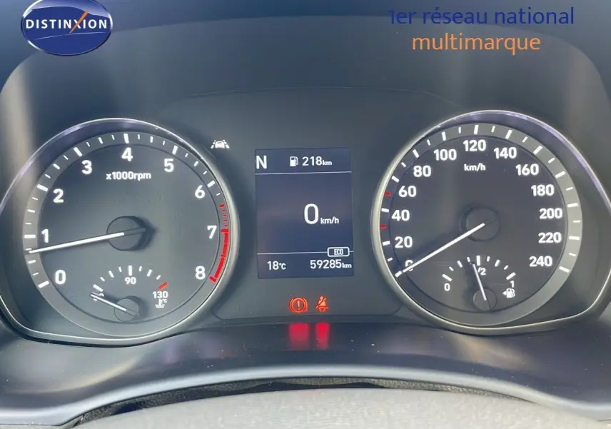 Tableau de bord de Hyundai i30 SW 2024 montrant compte-tours, vitesse à 0 km/h et jauge carburant.