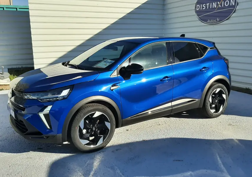 Renault Captur bleu Iron vu de profil côté gauche, avec jantes noires et détails noirs contrastants.