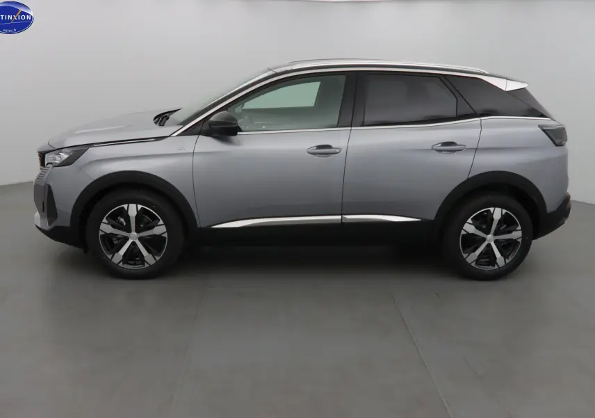 Profil droit d'un Peugeot 3008 gris Artense Métal 2023 avec jantes alliage et toit noir contrasté.