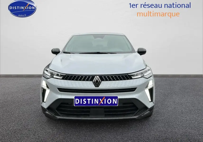 Vue avant du Renault Captur gris rafale 2026 avec feux LED et calandre noire distinctive.