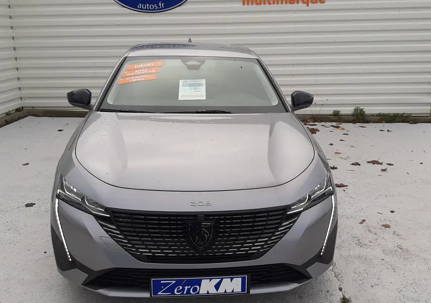Peugeot 308 BlueHDi 130ch gris Artense vue 3/4 avant avec phares LED et jantes biton 17 pouces