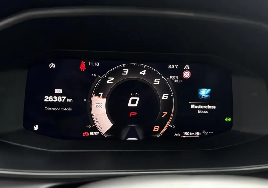 Tableau de bord numérique du CUPRA LEON ST 1.5 e-TSI 150 DSG, affichage vitesse et informations véhicule.