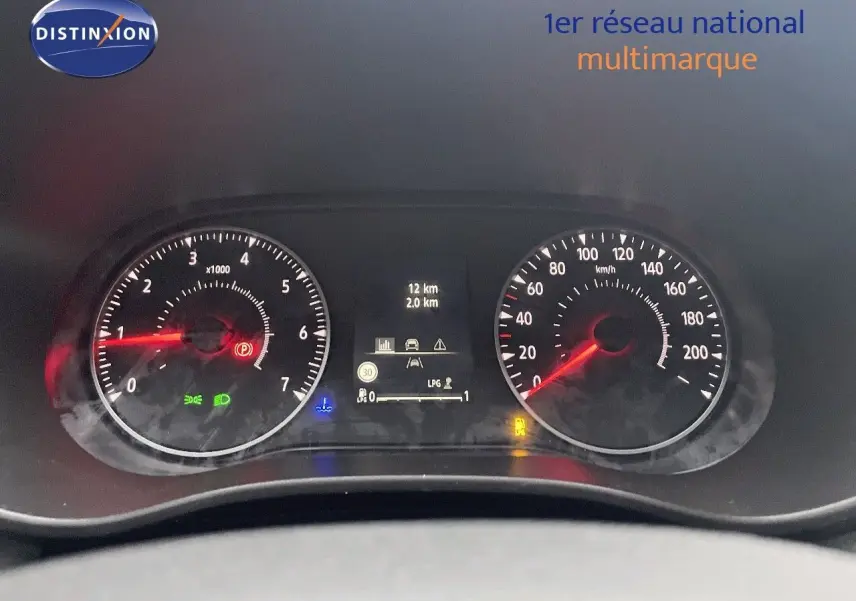 Vue intérieure sur la troisième rangée de sièges en tissu gris foncé du Dacia Jogger 2026, version 7 places.