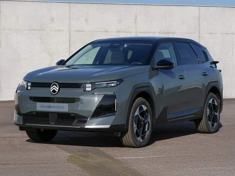 Citroën C5 Aircross hybride vert Astoria avec toit noir, vue 3/4 avant droit, calandre moderne et jantes stylisées.