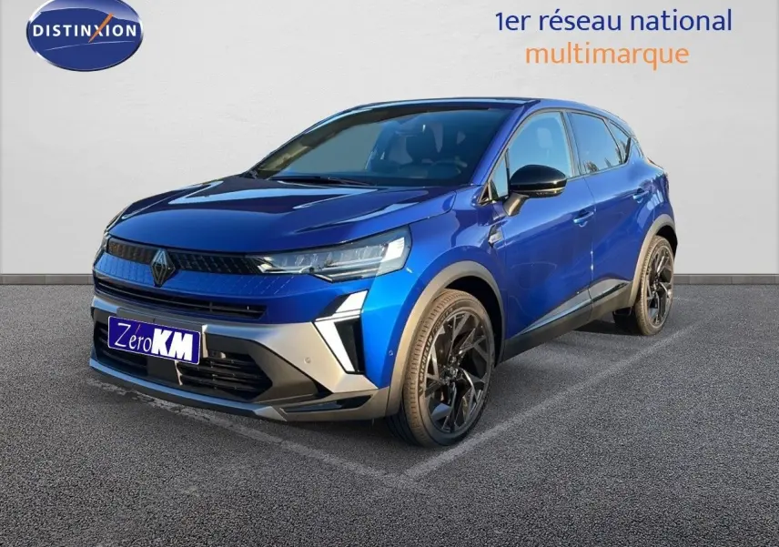 Renault Captur E-Tech hybride bleu Iron Metal en 3/4 avant droit avec jantes noires et calandre moderne.