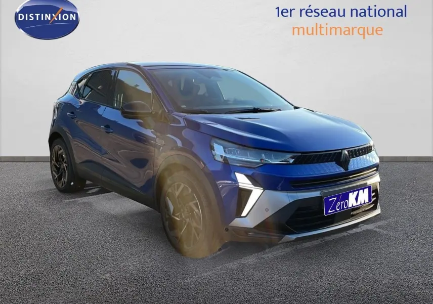 Renault Captur E-Tech hybride bleu Iron Metal vu en 3/4 avant droit avec jantes noires et calandre moderne.