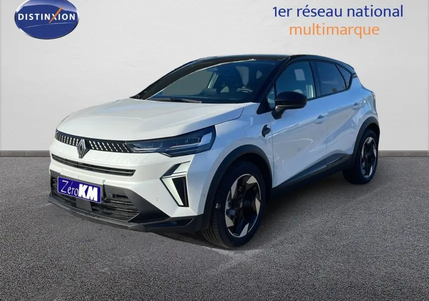 Renault Captur E-Tech hybride blanc nacré avec toit noir, vue 3/4 avant droit mettant en valeur ses feux LED et jantes noires.