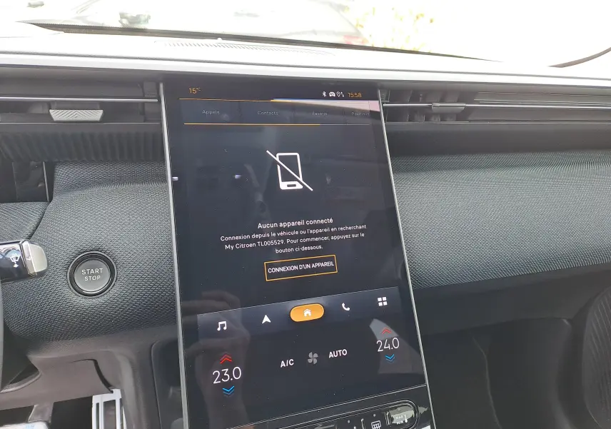 Vue rapprochée de la console centrale tactile du Citroën C5 Aircross 2026, affichage multimédia et climatisation digitale.