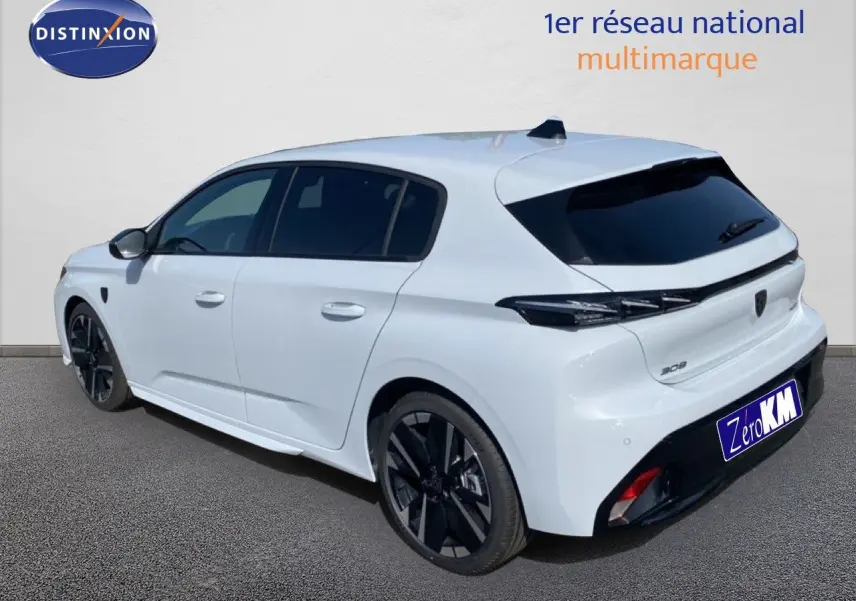 Peugeot 308 Hybrid blanc Okenite métal vue 3/4 arrière côté gauche avec jantes noires et vitres teintées.