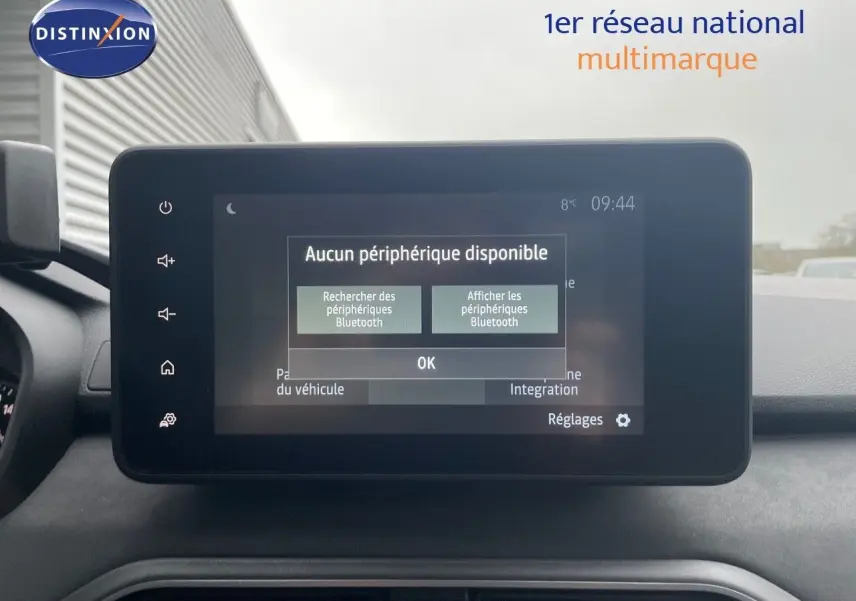 Écran tactile central du tableau de bord du Dacia Jogger 2026 affichant un message Bluetooth sans périphérique connecté.