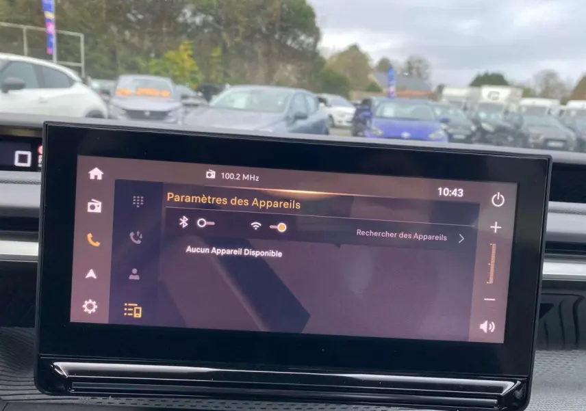 Vue 3/4 avant d'une Citroën C3 Aircross 2025 bleu Monte Carlo avec toit noir et jantes alliage 17 pouces.