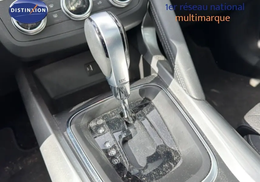 Gros plan sur la console centrale avec levier de vitesses automatique EDC d’un Renault Kadjar 1.3 TCE 160.