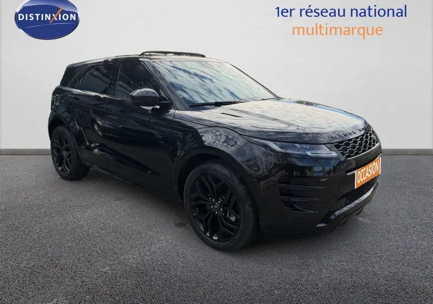 Vue 3/4 avant droite du Range Rover Evoque P300e Santorini Black avec jantes noires et calandre distinctive.