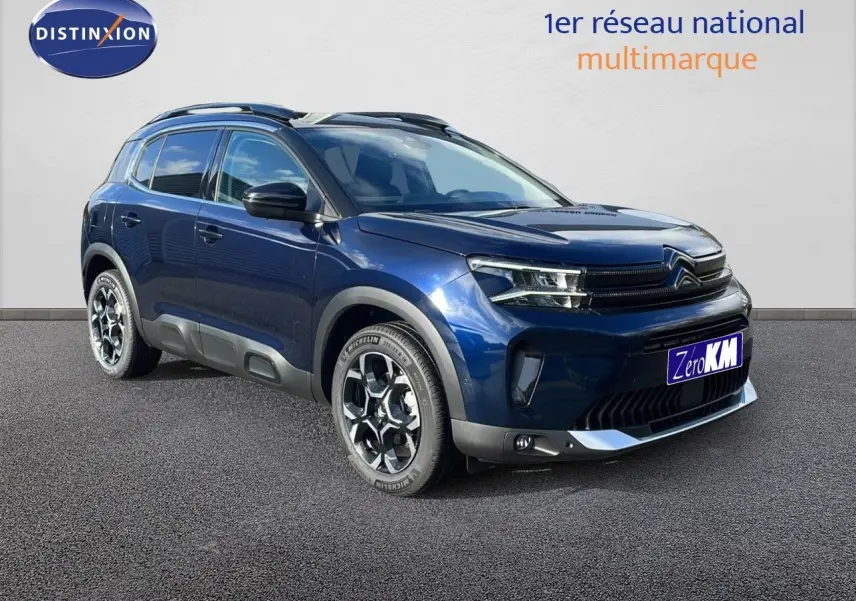 Citroën C5 Aircross bleu Eclipse Metal en 3/4 avant droit, avec jantes noires et détails gris contrastants.