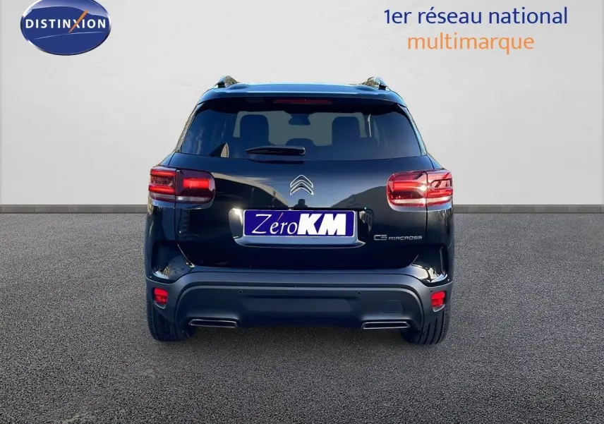 Vue arrière d'un Citroën C5 Aircross noir perla metal 2025 avec feux LED et double sortie d'échappement intégrée.