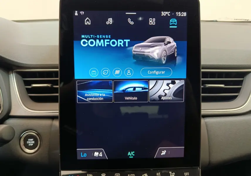 Écran tactile central du tableau de bord du Renault Captur gris foncé, affichant le mode Confort et options de conduite.