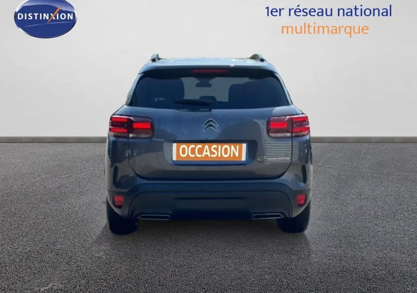 Vue arrière d'un Citroën C5 Aircross gris platinium métal avec feux LED et plaque "OCCASION" visible.