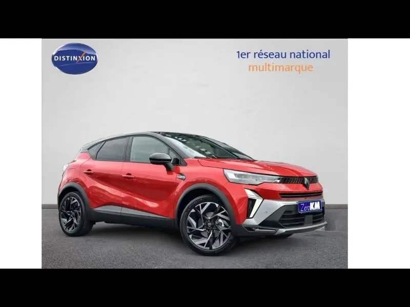 Renault Captur 1.6 E-Tech hybride 2025 en Rouge Flamme/Noir Etoilé, vue 3/4 avant côté gauche avec jantes noires distinctives