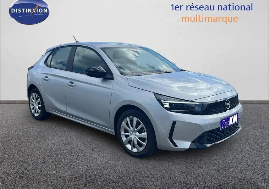 Opel Corsa gris kristal métal vue 3/4 avant droit, avec phares LED et jantes alliage visibles.