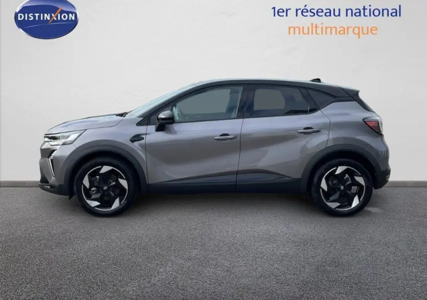Profil droit du Renault Captur gris 2025 avec jantes aluminium 18 pouces et toit noir contrasté.