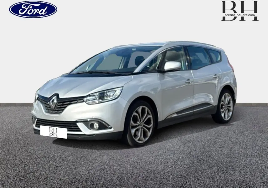 Renault Grand Scenic gris platine vu en 3/4 avant droit, avec jantes alliage et feux LED allumés.