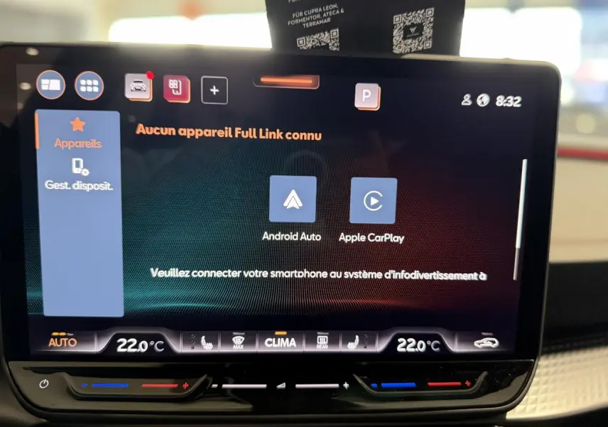 Écran tactile du système d'infodivertissement de la CUPRA Formentor 2025 affichant Android Auto et Apple CarPlay.