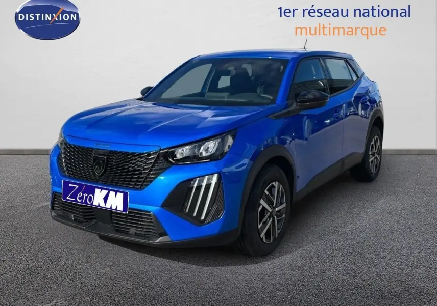 Peugeot 2008 bleu Vertigo métal en 3/4 avant droit, avec calandre noire et feux LED distinctifs.