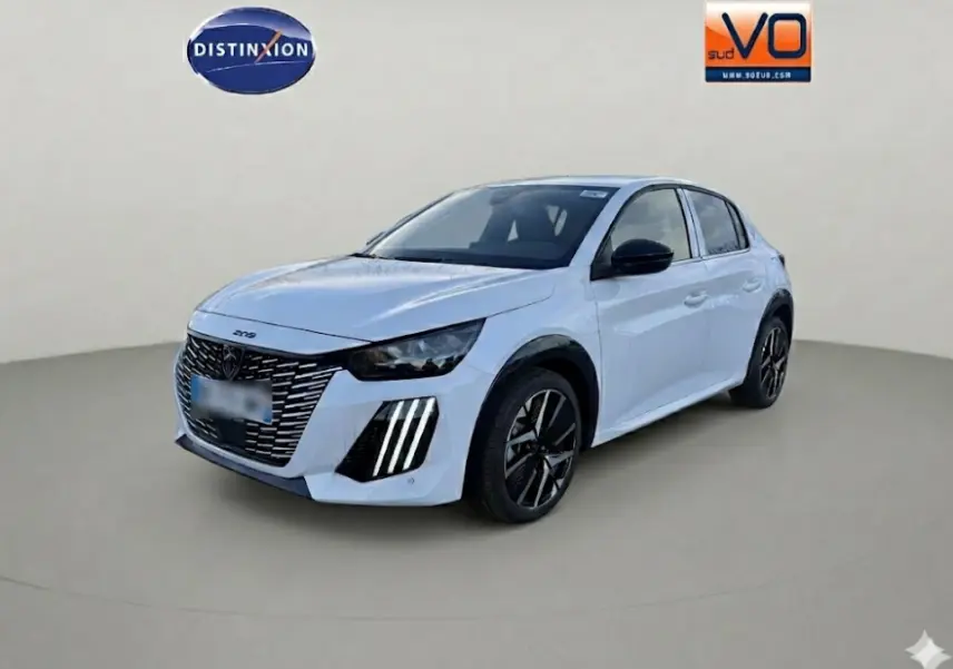 Peugeot 208 Hybrid blanc vue 3/4 avant droit avec calandre noire et jantes alliage 17 pouces.