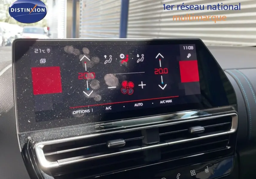 Écran tactile de climatisation du Citroën C5 Aircross gris platinium, vue intérieure centrée sur la console centrale.