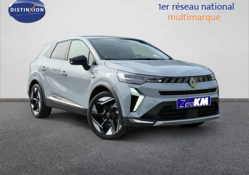 Renault Symbioz gris Rafale métallisé en 3/4 avant droit avec jantes noires et détails LED distinctifs.